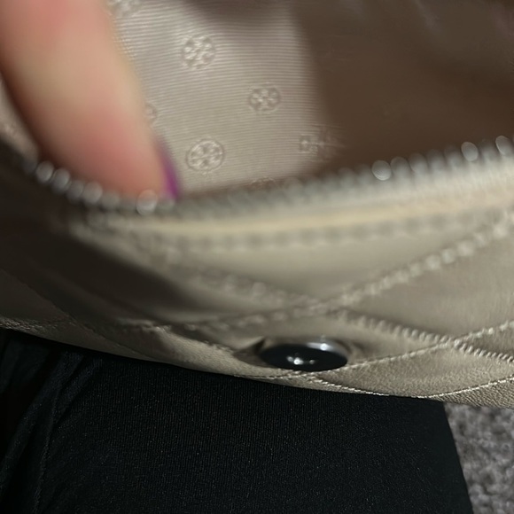 Tory Burch Beige Cream Quilted Leather crossbody with silver hardware - Picture 12 of 13